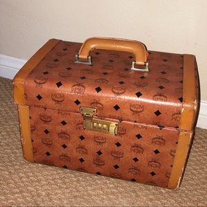 Authentic vintage 70s mcm leather train case
